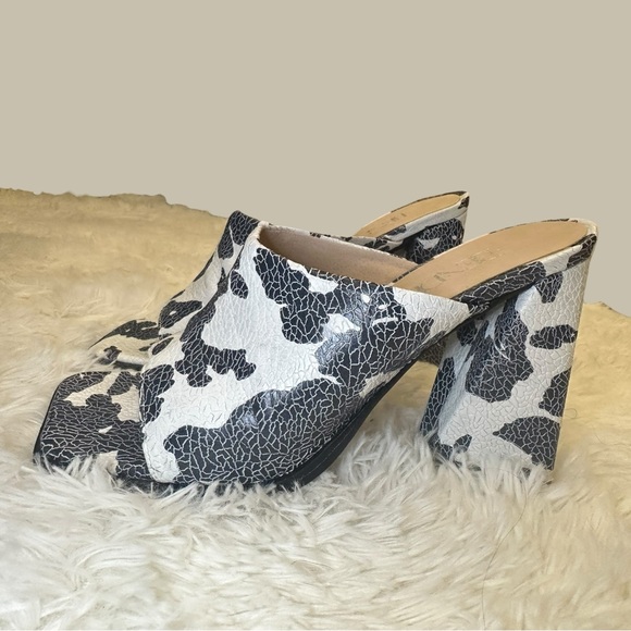 BE DII Blue & White Floral Print Mules - Picture 7 of 11